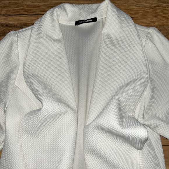 Fashion Nova white blazer - Picture 4 of 6